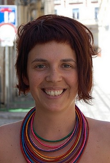 fryzury krótkie, asymetryczna fryzurka dla dziewczyny, krótka grzywka, uczesanie damskie zdjęcie numer 177